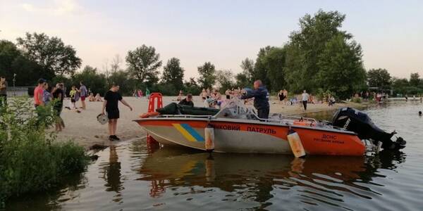 На Оболоні з річки дістали тіло юнака