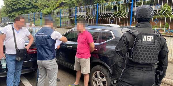 У Києві на хабарі спіймали слідчого Голосіївського управління поліції. Оновлено