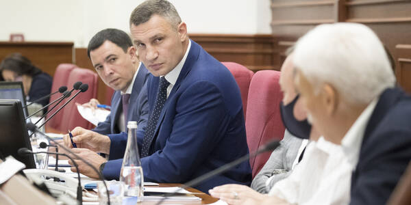 Столична влада викупить стадіон для 112 школи