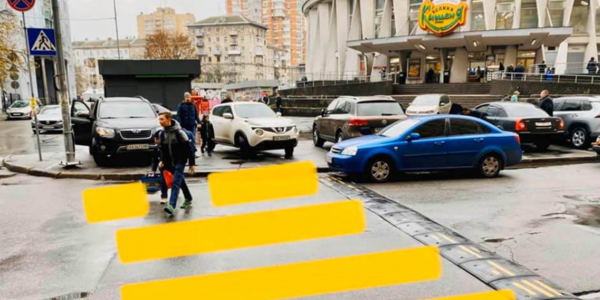 На Печерській площі створили новий пішохідний перехід