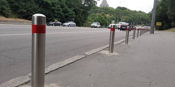 На бульварі Дружби народів тепер не паркують автомобілі