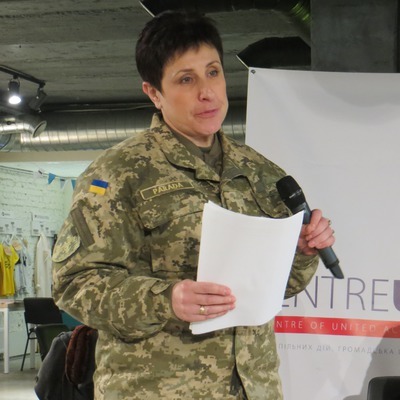 Підполковник Валерія Парада зачитує офіційну статистику