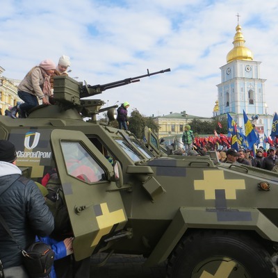 Виставка військової техніки на Михайлівській площі