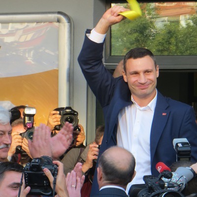 Мер перерізав символічну стрічку