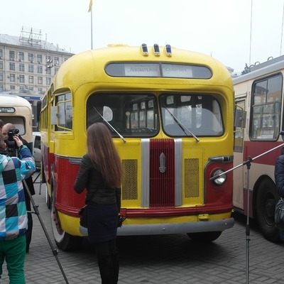 Старенький автобус теж цікавий експонат