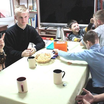 Семінаристи допомагають навчати