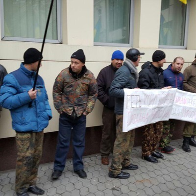 Вимагають люстрації