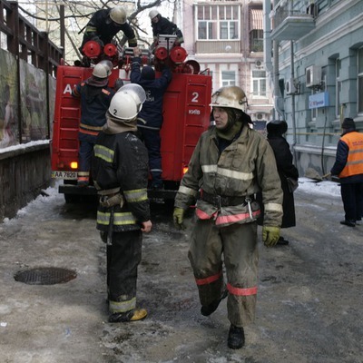 Вогнеборці тушать пожежу