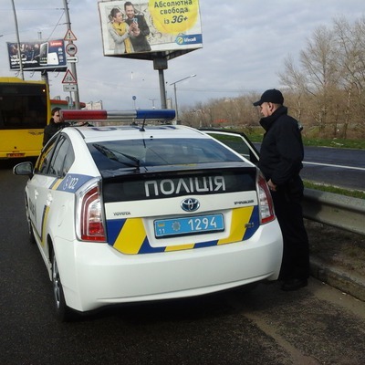 Автобус супроводжує патрульна поліція