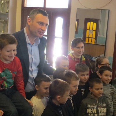 ...і зустрівся з юними спортсменами школи