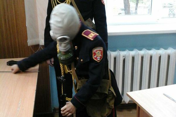 Кадетів вчать надягати протигази