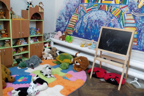 В куточку розмістився ігровий майданчик