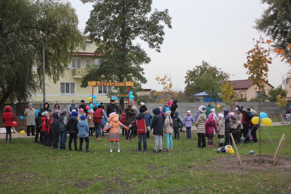 Діти із задоволенням гралися