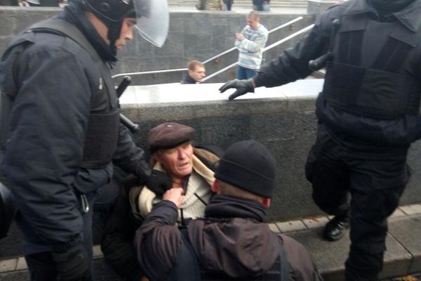 Першу допомогу надавали правоохоронці