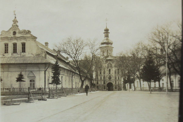 Надбрамна церква Лаври