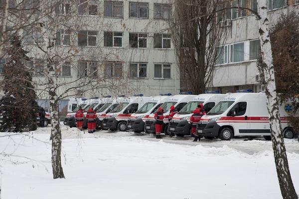 Київські лікарні отримали 15 нових сучасних швидких