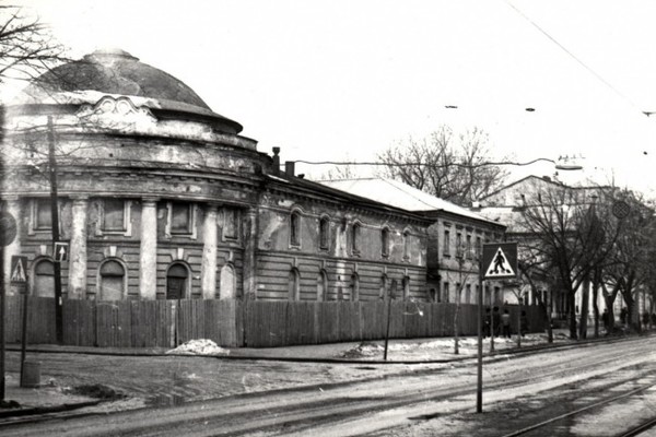 Комплекс колишніх будівель Введенського монастиря. Фото 80-х років.