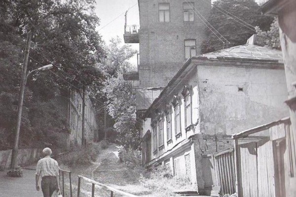 Вулиця Петрівська (повністю знищена наприкінці 80-х)