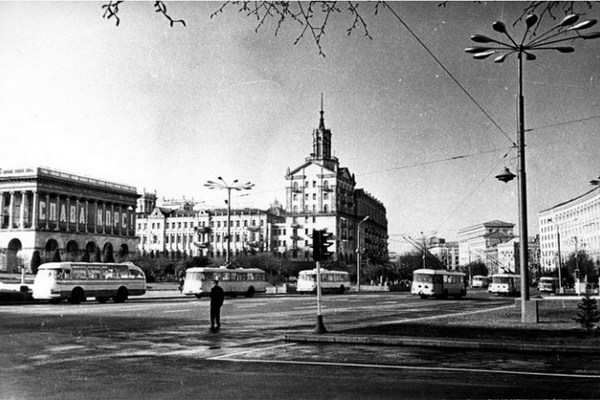 Площа Калініна (Майдан Незалежності)