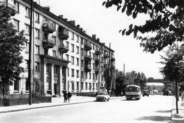 Кінотеатр "Кадр", вулиця Вишгородська