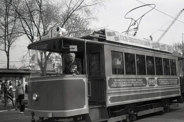 Ветеран-трамвайник на Контрактовій. 1990-ті роки.