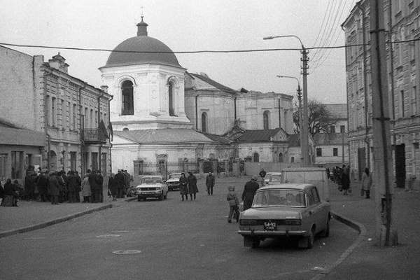Вид на церкву Миколи Притиска. Початок 1980-х.