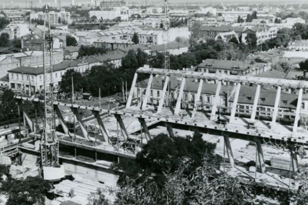 Будівництво постійного павільйону Житнього ринку. Початок 1980-х.