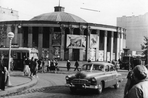 Цирк на розі Саксаганського на Червоноармійської. 60-ті роки.