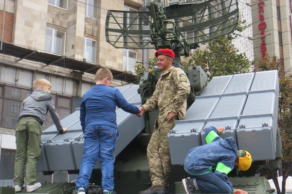 ... звичайно, під наглядом дорослих