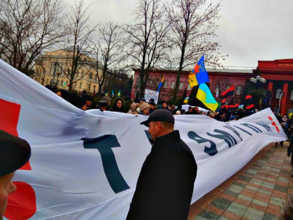 Тисячі прихильників Саакашвілі та полісменів: як у центрі проходить масштабний «марш за майбутнє»
