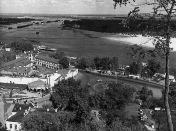 Поштова площа з тераси Андріївської церкви, 1960-ті