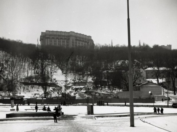 Поштова площа, 1980-ті