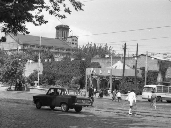 Поштова площа, 1970-ті