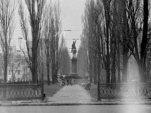 Памʼятник Миколі Щорсу
