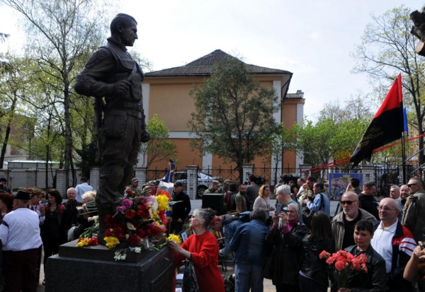 Відкриття пам'ятника воїну-добровольцю Мирославу Мислі