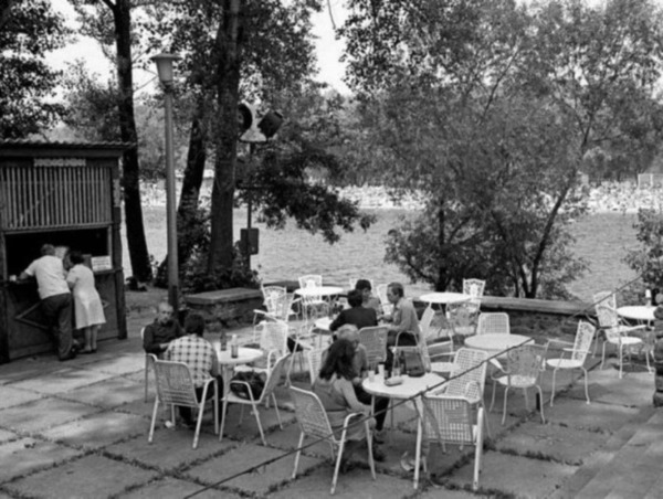 Літній майданчик у Гідопарку, початок 80-х