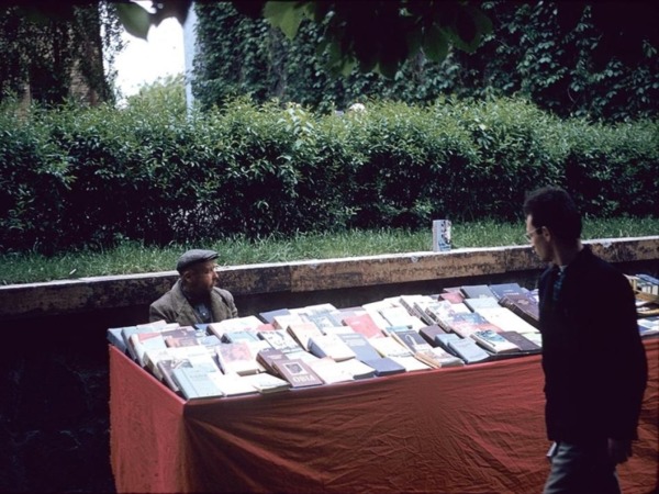 Вулична торгівля книгами, 1950-ті роки