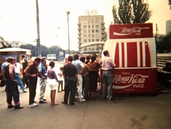 Кока-кола на площі Перемоги, кінець 1980-тих років