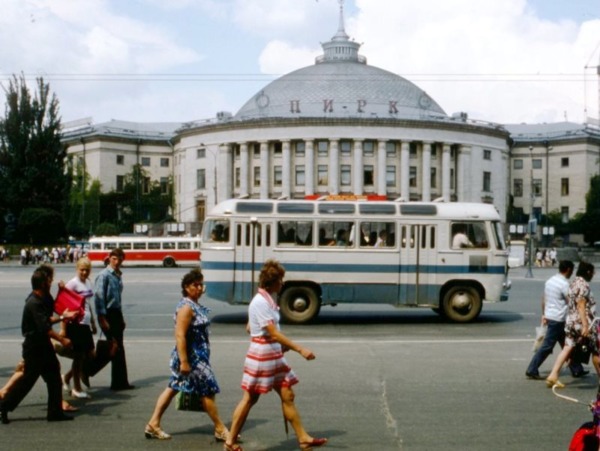 Цирк на площі Перемоги