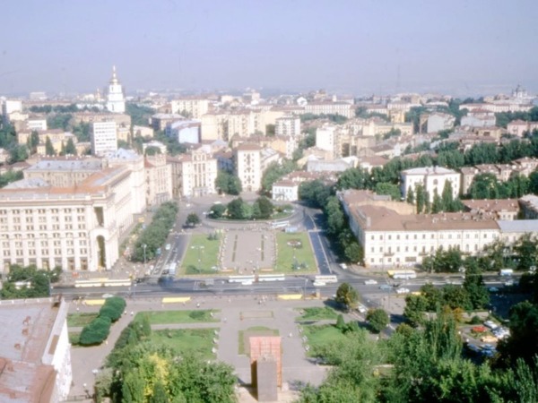 Майдан з номеру готеля Москва (зараз готель Україна)