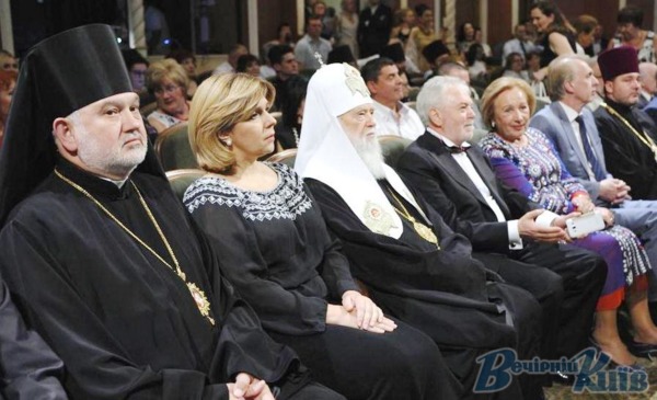 Після молитви у Софійському соборі лікарів прийшов підтримати й Патріарх Філарет