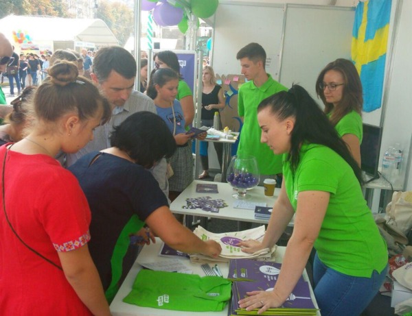 Відвідувачі можуть дізнатися будь-яку інформацію на стендах