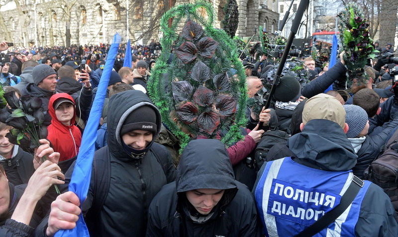 Націоналісти прийшли з вимогами до АП