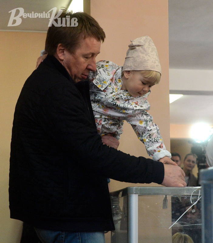 Діти та вибори. Фото Бориса Корпусенка