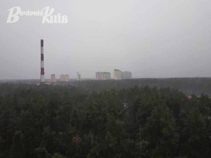Над Коцюбинським дощ суцільною стіною