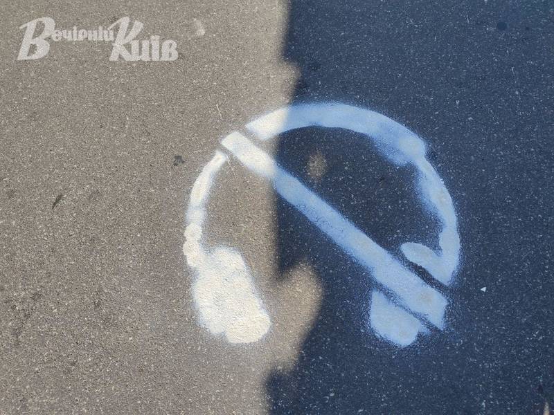 Київ для дітей: біля небезпечних перехресть з'явилися спеціальні знаки