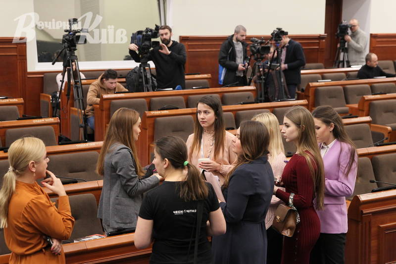Народні депутати протестували сенсорну кнопку для голосування у Київраді
