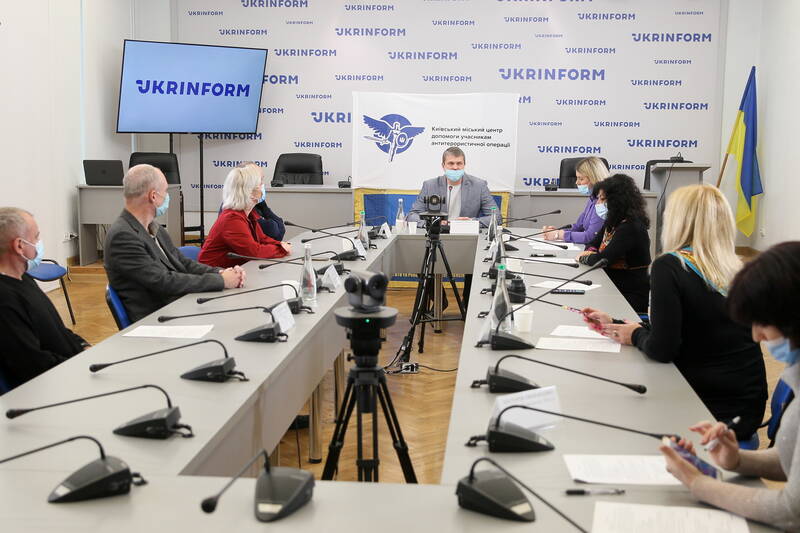 Круглий стіл на тему:"Фільм "Мати апостолів"