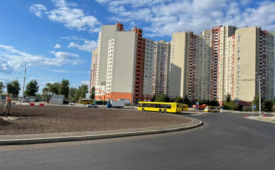 Вулиця Милославська з новим асфальтом. Фото Київавтодор