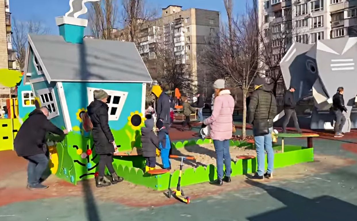 На новому майданчику на Русанівці. Фото Київзеленбуд